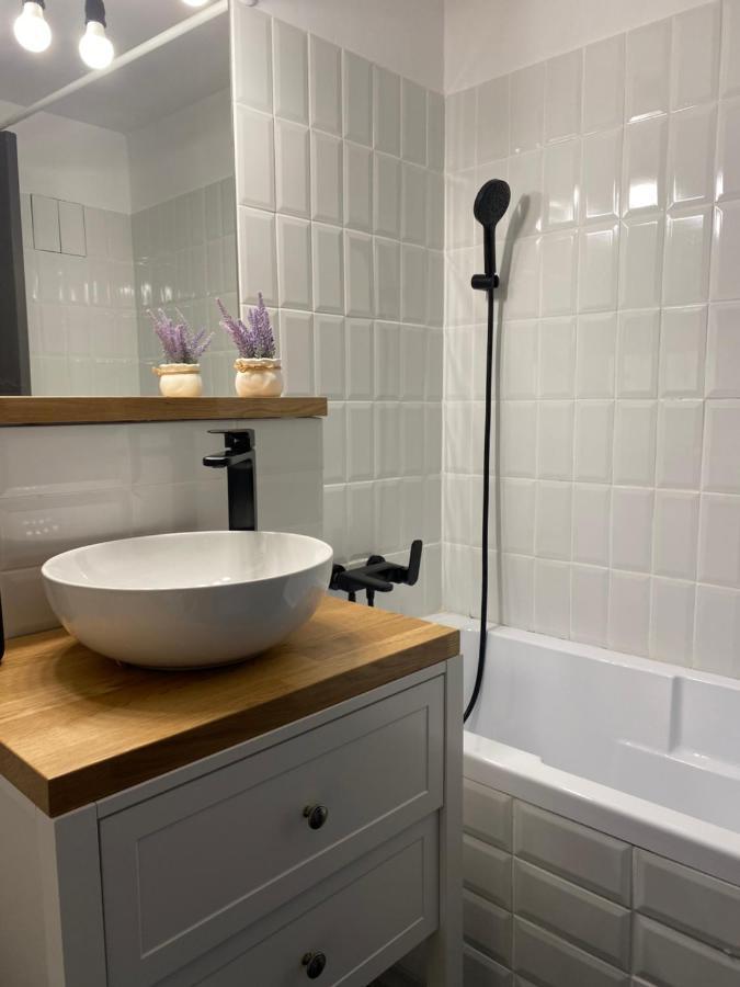 בוקרשט Evan Cozy Flat With Balcony & Parking, 13 September מראה חיצוני תמונה